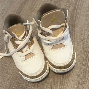 Jordan Kids Sneakers in White and Brown
